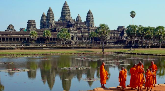 Candi Angkor Wat di Kamboja merupakan tempat suci Hindu yang termasuk dalam Warisan Dunia UNESCO. (Sumber Wikipedia)