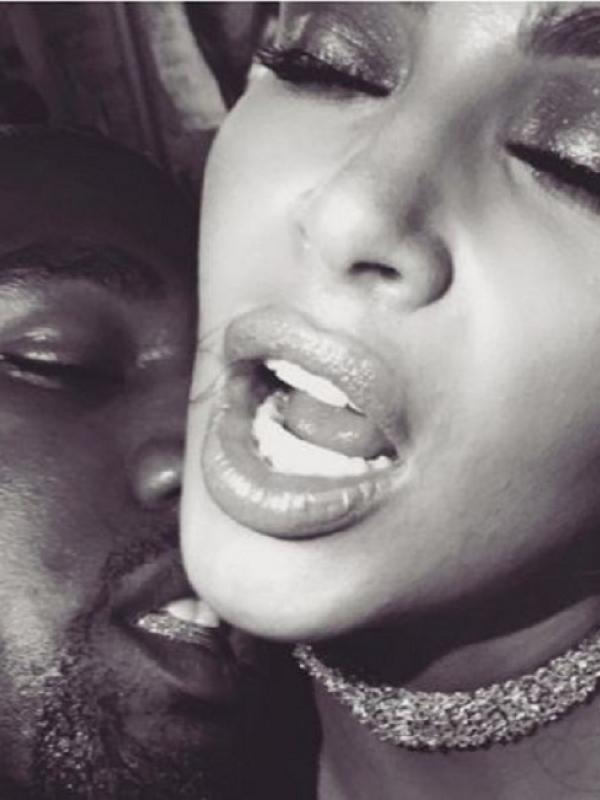Kim Kardashian dan Kanye West (via Instagram/kimkardashian)
