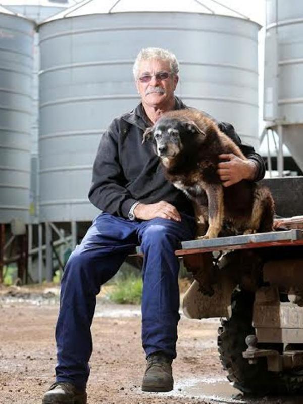 Maggie, anjing tertua di dunia, berpose bersama pemiliknya | Via: istimewa