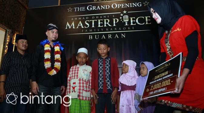 Ahmad Dhani saat pembukaan Masterpiece karaoke di Jakarta. (Deki Prayoga/Bintang.com)