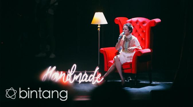 Raisa tampil di showcase album 'Handmade'. (Adrian Putra/Bintang.com)