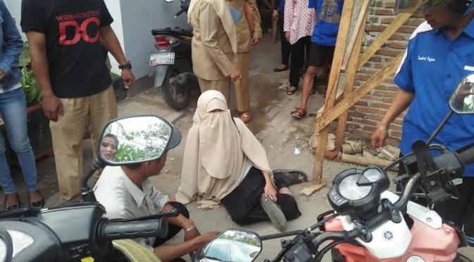 Insiden wanita bercadar Makassar di kantor Dinas Dukcapil Makassar (Liputan6.com / Eka Hakim)