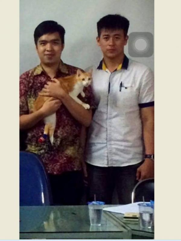 Tendang Kucing ke Kolam, 2 Mahasiswa Ini Dapat Sanksi Sosial. (Foto: Facebook Christian Joshua Pale)