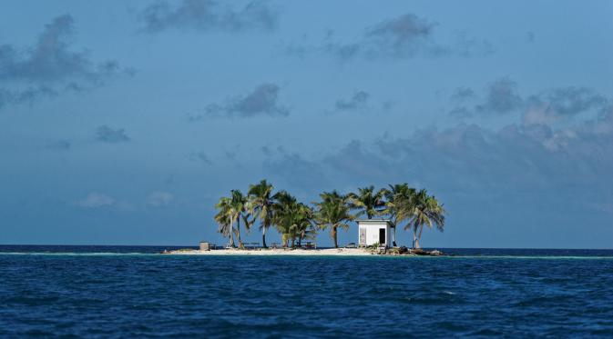 Pulau toilet, dekat Placencia, Belize. (Via: buzzfeed.com)