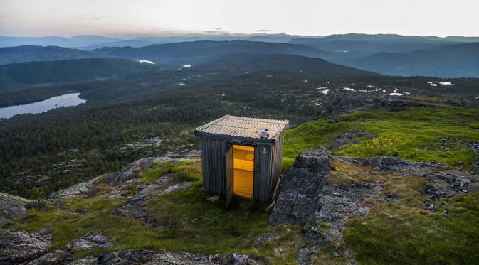 Toilet di Jonsknuten, Kongsberg, Norwegia. (Via: buzzfeed.com)