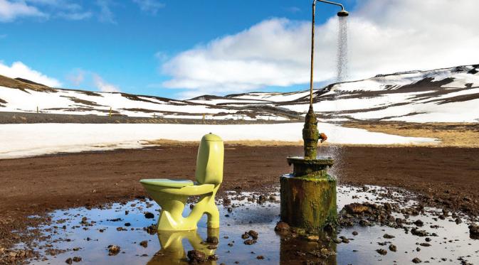 Toilet di Krafla, Islandia. (Via: buzzfeed.com)