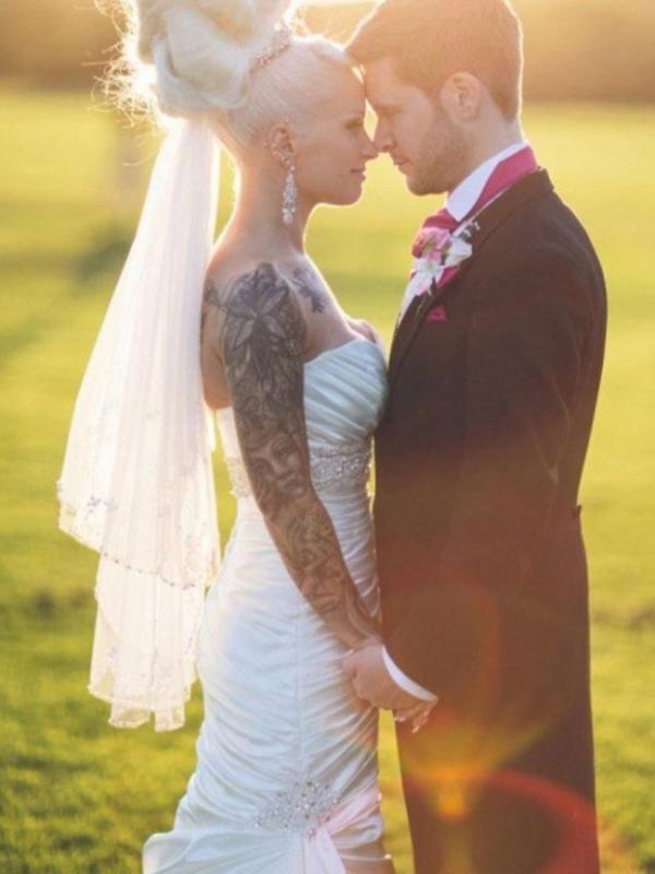 Pasangan ini tak mau menikah sebelum mendapatkan tubuh ideal. Foto: Brightside.me