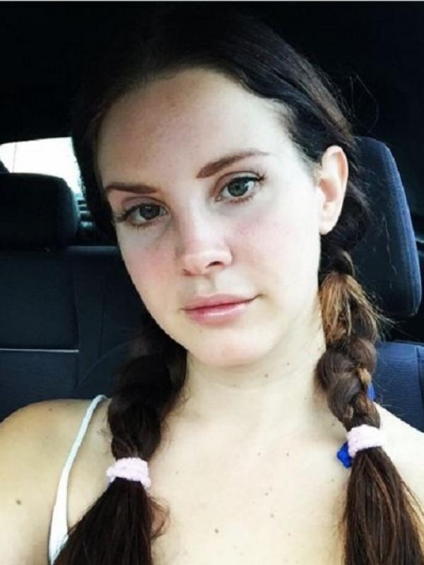 Penampilan Lana Del Rey tanpa make-up (via Instagram/lanadelrey)