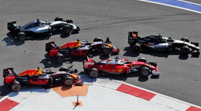 Insiden GP Rusia yang melibatkan Daniil Kvyat dan Sebastian Vettel.