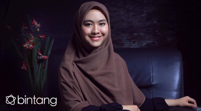 Oki Setiana Dewi (Fotografer: Adrian Putra, Digital Imaging: Muhammad Iqbal Nurfajri/Bintang.com)