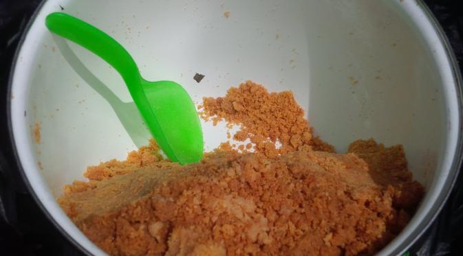 Gula Puan kerbau, makanan bangsawan Palembang yang Makin tersisih. (Liputan6.com/Nefri Inge)