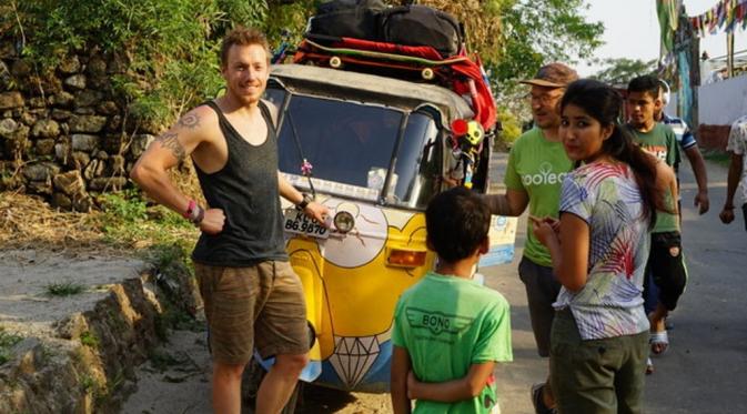 Bukan sekedar petualangan, rickshaw run ini bermaksud memberi bantuan pada anak yatim. (Bram Schuurman)