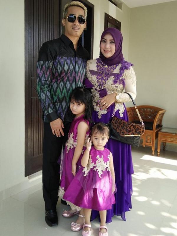 Dide Hijau Daun bersama istri dan kedua anak mereka. (Twitter)