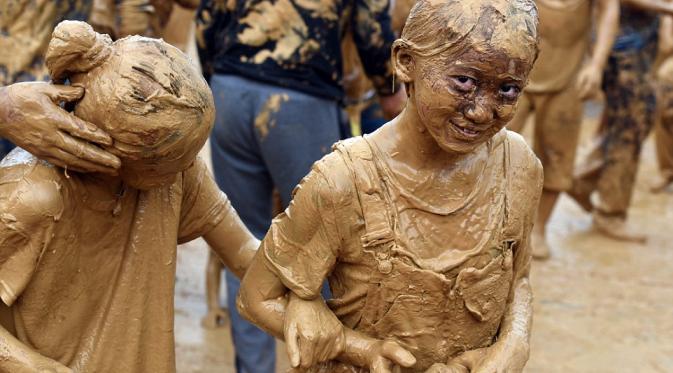 Monihei Carnival, Tiongkok. (Xinhua/REX/Shutterstock)