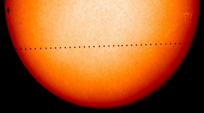 Sayangnya, manusia di Bumi bisa melihat lebih dekat seperti apa permukaan Merkurius. 