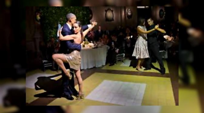 Barack Obama menari tango (sumber: vogue.com)