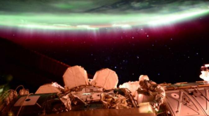 Aurora yang diabadikan dari ISS oleh Astronot Scott Kelly dan diunggah ke Twitternya (Twitter/‎StationCDRKelly)