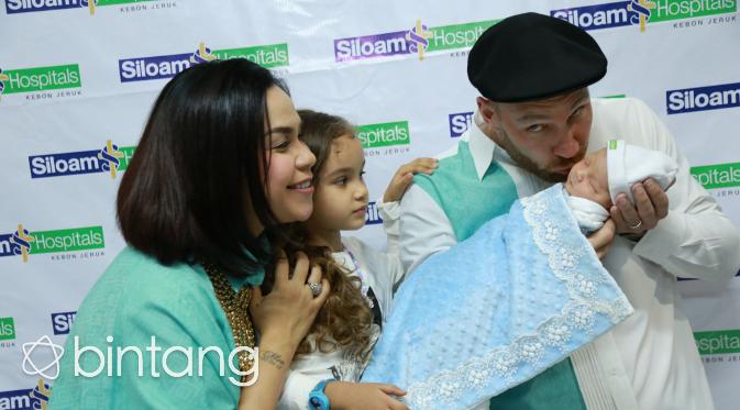 Sehari setelah melahirkan anak Melaney Ricardo menggelar jumpa pers. (Andy Masela/bintang.com)
