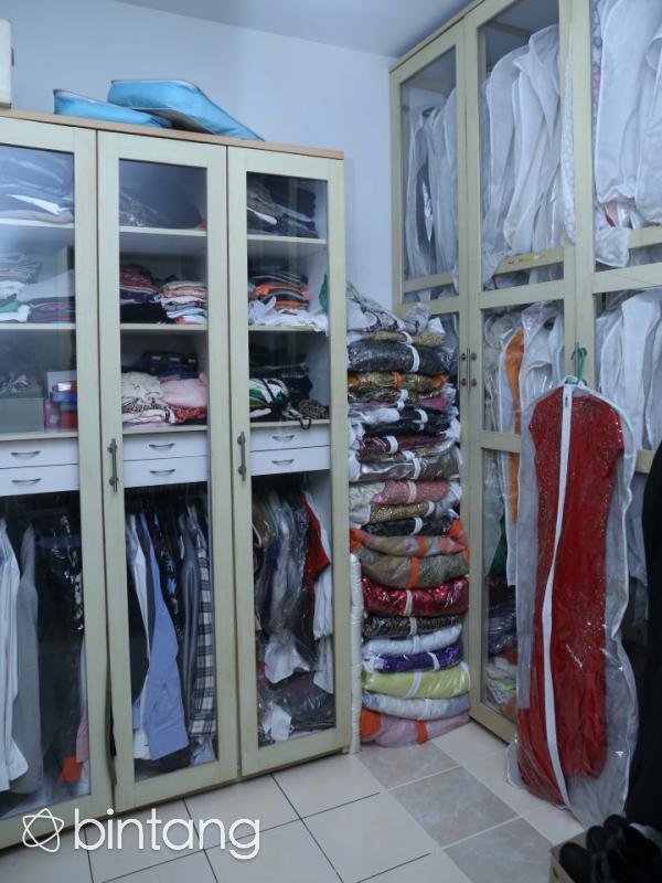 Ruang wardrobe di rumah Alena Wu. (Nurwahyunan/bintang.com)