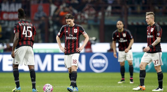 Para penggawa AC Milan (Reuters/Alessandro Garofalo)