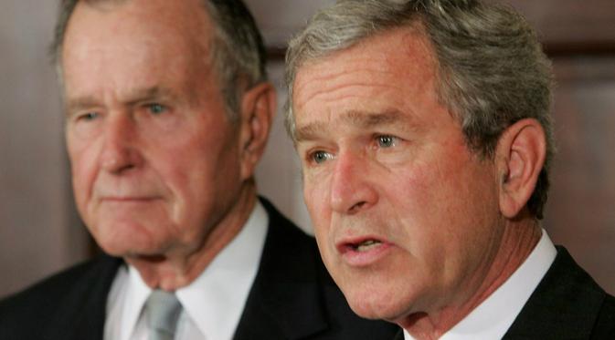 Mantan Presiden AS George Herbert Walker Bush dan putra sulungnya George W.Bush  (Sumber:rollingstone.com) 