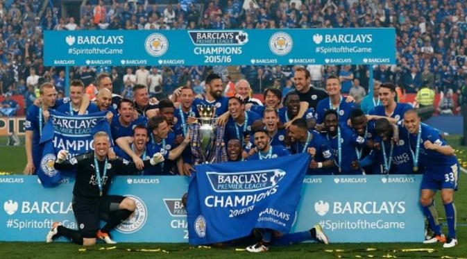 Para pemain Leicester City merayakan gelar juara Premier League 2015-2016. (AFP/Adrian Dennis).