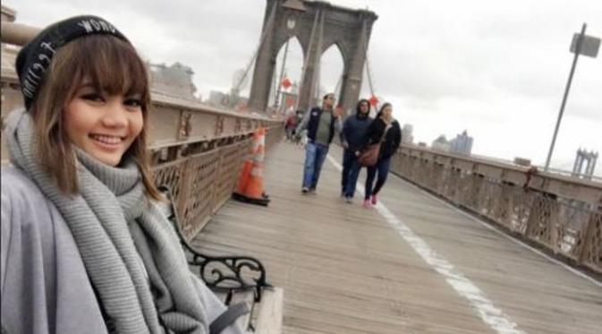 Rina Nose liburan ke New York [foto: instagram]