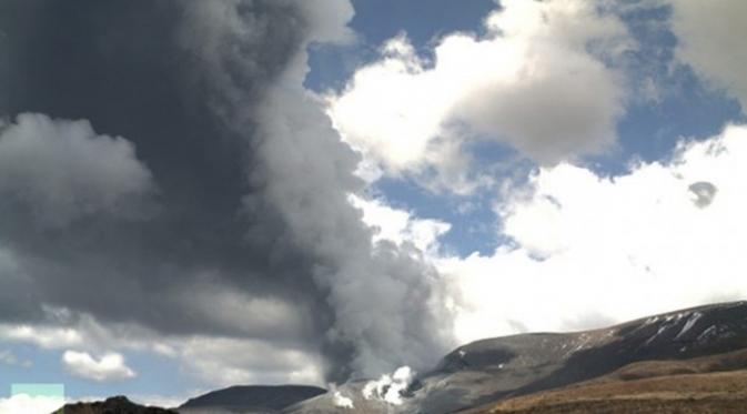 Gunung Berapi 'Lord of The Ring' Menggeliat Aktif  (Reuters)
