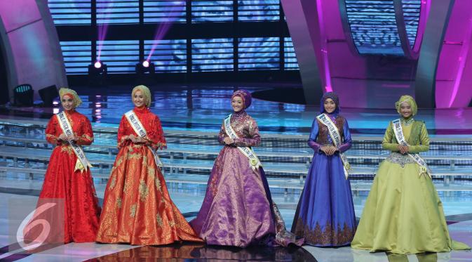 Puteri Muslimah 2016 yang masuk 5 besar, Jakarta, Rabu (11/5/2016). (Liputan6.com/Herman Zakharia)