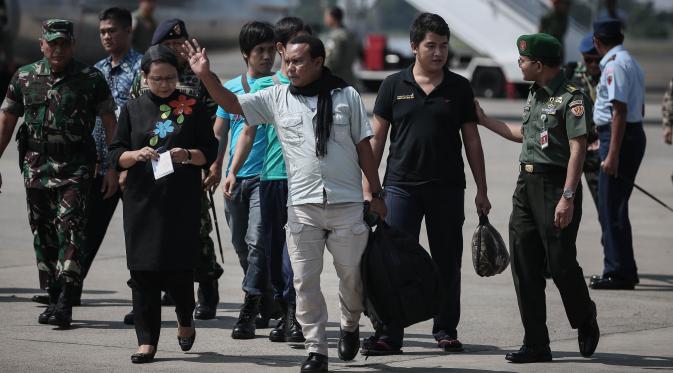 4 WNI eks sandera kelompok Abu Sayyaf tiba di Lanud Halim Perdanakusuma (Liputan6.com/ Faizal Fanani)
