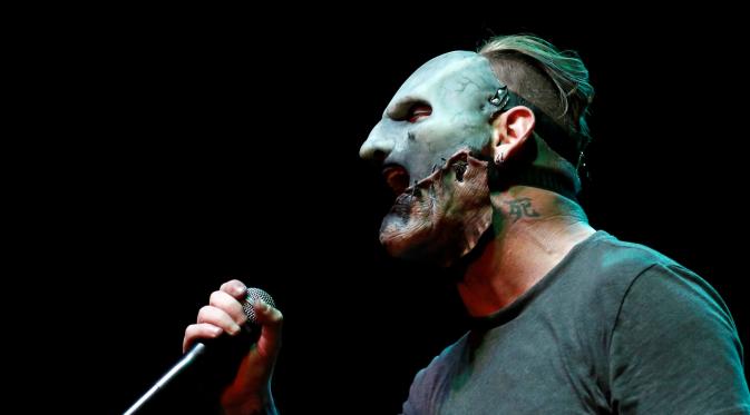 Vokalis Slipknot, Corey Taylor bernyanyi dalam acara 