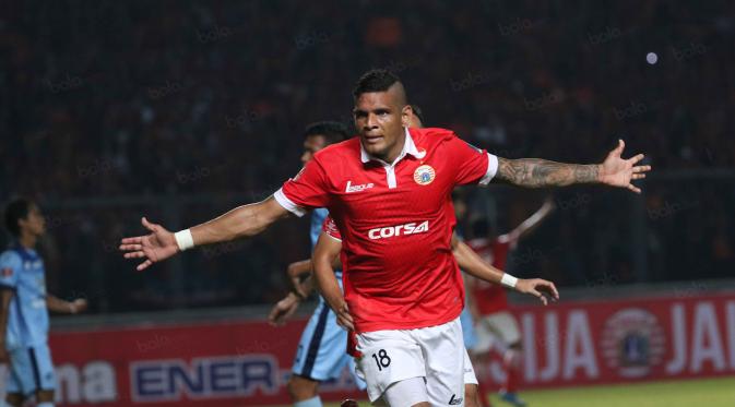 Jose Guerra, Persija Jakarta cetak gol saat melawan Persela Lamongan di Stadion Utama Gelora Bug Karno, Jakarta, Jumat (13/5/2016). (Bola.com/NIcklas Hanoatubun)