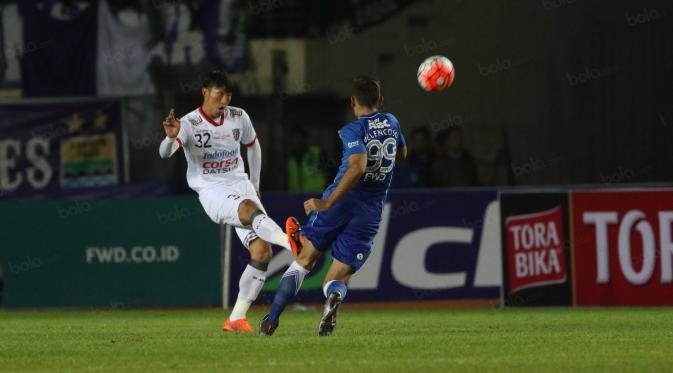 Ahn Byung-keon, Bali United bakal menjamu lawan terhitung berat Semen Padang. (Bola.com/Nicklas Hanoatubun)