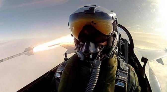 Selfie seorang pilot pesawat tempur (Huffington)
