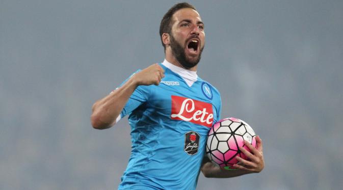 Video highlights gol akrobatik yang diciptakan striker Napoli, Gonzalo Higuain yang sukses perdaya kiper Frosinone.