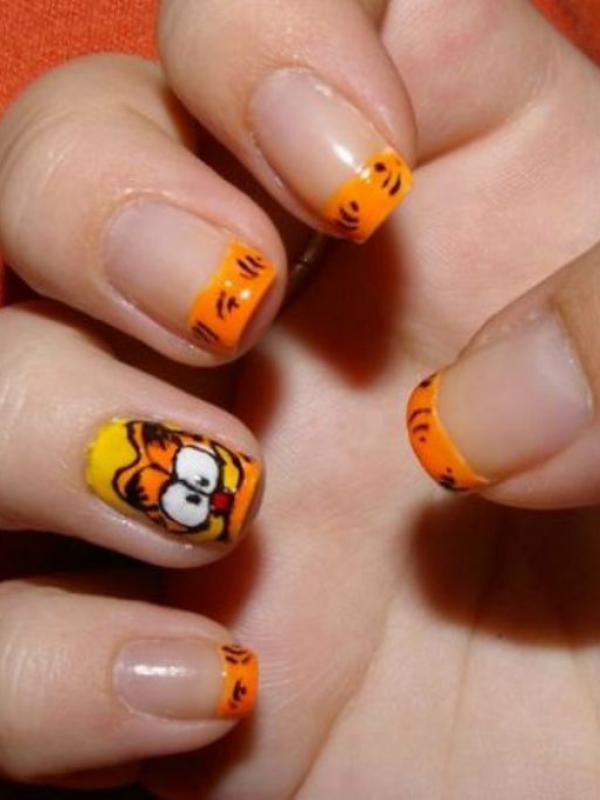 Kuteks dengan gambar Garfield. (via: Boredpanda.com)