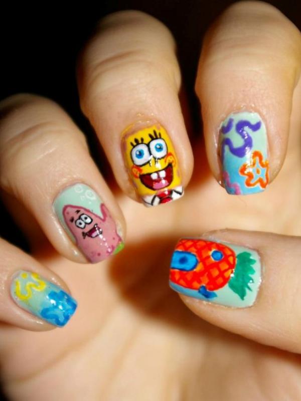 Kuteks dengan gambar Spongebob. (via: Boredpanda.com)