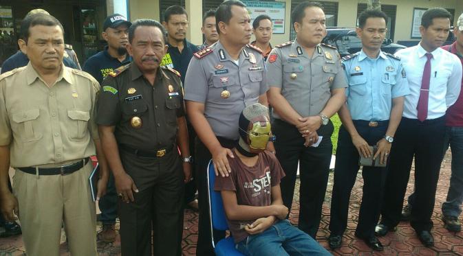 Buronan pemerkosa dan pembunuh Yuyun itu masih berusia 13 tahun, tapi licin berkelit dari kejaran aparat. (Liputan6.com/Yuliardi Hardjo Putro)