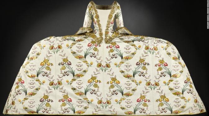 Court Mantua, pakaian formal yang digunakan perempuan pada abad ke-17 dan 18