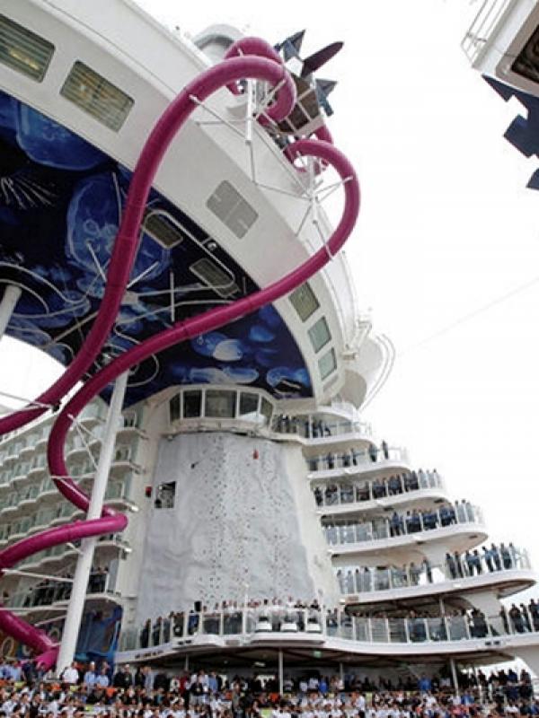 Harmony of the Seas, 'Monster' yang Tingginya Lebih dari Eiffel | via: financialexpress.com