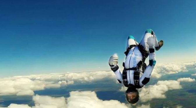 Hobi Skydiving Bawa Pria Ini Jual Udara Bersih dalam Botol  (sumber. Elitereaders.com)