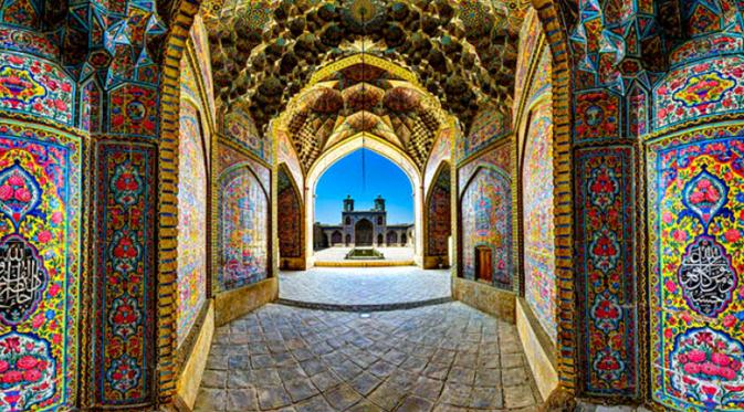Masjid Nasir al-Mulk, Kota Shiraz, Iran. (Sumber: amazingplaces.com)