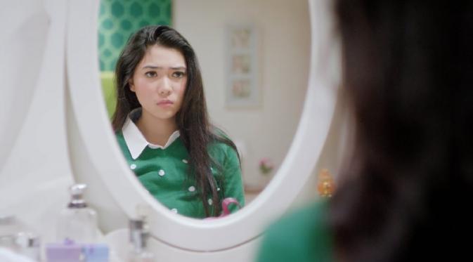 Penampilan Isyana Sarasvati sebagai bintang iklan Tokopedia (via Twitter)