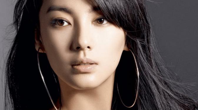 Aktris asal Cina jalani operasi plastik demi wajah seperti Song Hye Gyo. Sumber: Koreaboo.com