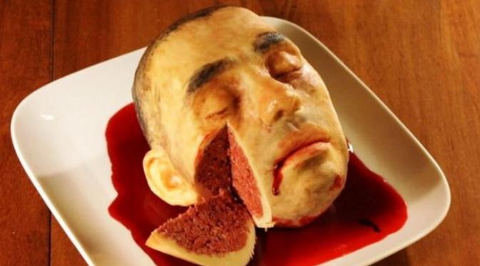 Kue berbentuk potongan kepala (sumber. Elitereaders.com)