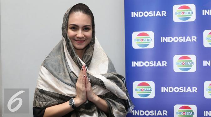 Aktris Alessia Cestaro berpose usai jumpa pres program spesial ramadan di Indosiar, Jakarta, Jumat (20/05/2016). (/Herman Zakharia)
