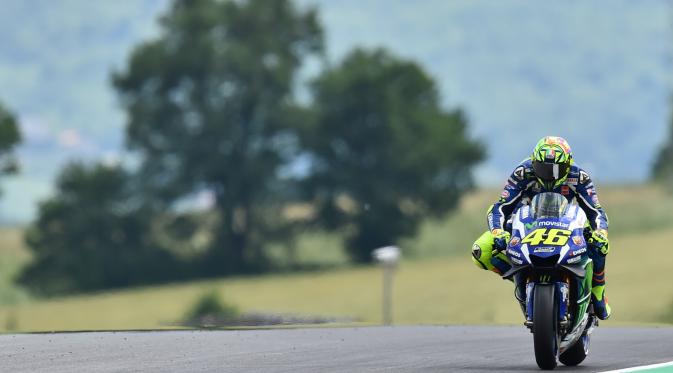 Pembalap Movistar Yamaha, Valentino Rossi. (GIUSEPPE CACACE / AFP)