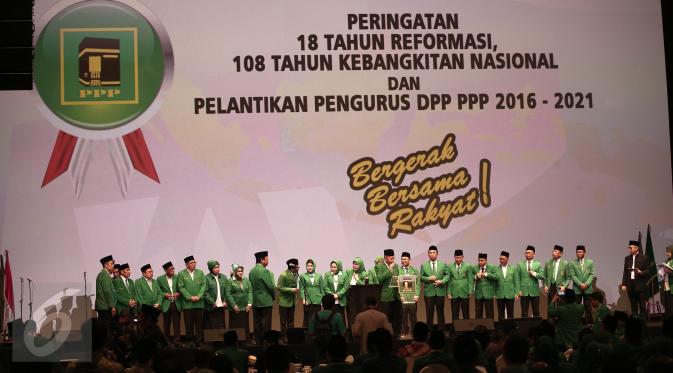 Suasana pelantikan pengurus DPP PPP dalam acara Peringatan Hari Kebangkitan Nasional  di Jakarta, Jumat (20/5/2016). Acara tersebut untuk Peringatan ke-108 Hari Kebangkitan Nasional dan peringatan 18 Tahun Reformasi. (Liputan6.com/Faizal Fanani)
