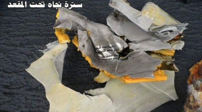 Militer Mesir mempublikasikan gambar barang yang ditemukan dalam pencarian pesawat Egypt Air MS804 yang hilang di Laut Mediterania. (Egyptian Armed Forces)