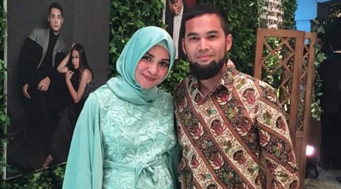 Shireen Sungkar dan Teuku Wisnu saat menghadiri resepsi pernikahan Putri Titian dan Junior Liem (Instgaram/@shireensungkar)